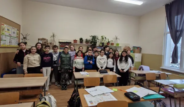 Изображение за Урок по математика в IV клас