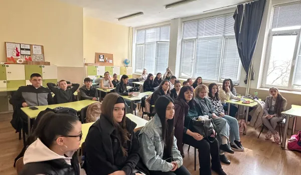 Изображение за Финална среща по Големия въпрос на VIII клас - &amp;quot;Как да оцелеем на ръба?&amp;quot;