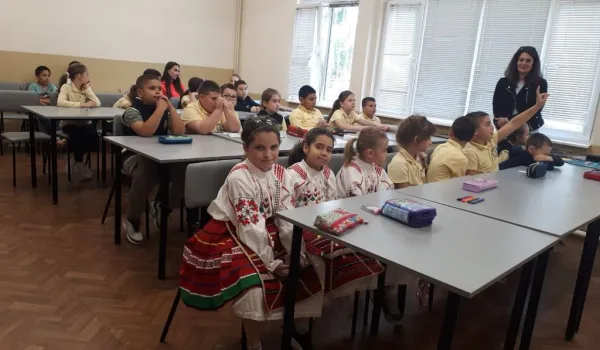 Изображение за „Събрахме златото на литературата в Златната книга на клуба“