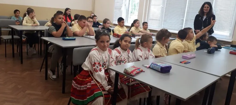 Основно изображение за „Събрахме златото на литературата в Златната книга на клуба“