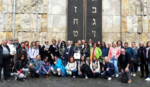 Изображение за Участие на учител от училището в Международна конференция