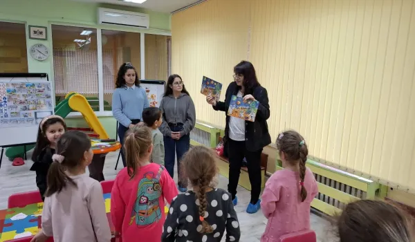 Изображение за Динамична и цветна седмица в нашето училище!