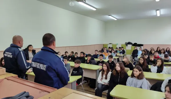 Изображение за Безопасността на пътя – мисия и осъзната отговорност в СУ „Стоян Заимов“