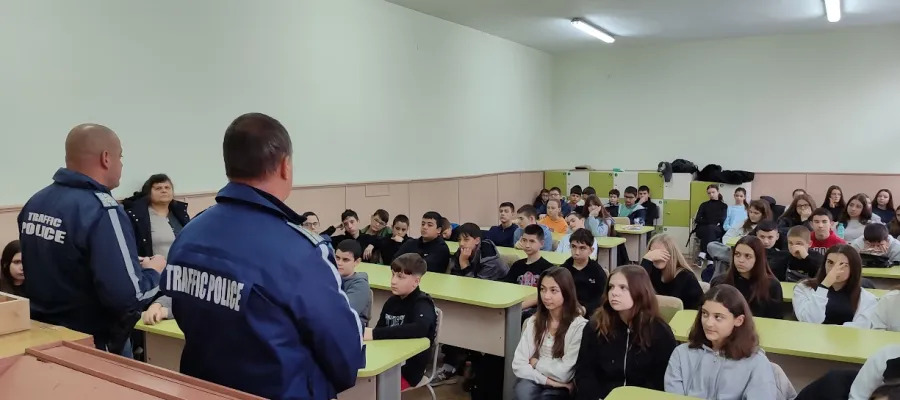 Основно изображение за Безопасността на пътя – мисия и осъзната отговорност в СУ „Стоян Заимов“