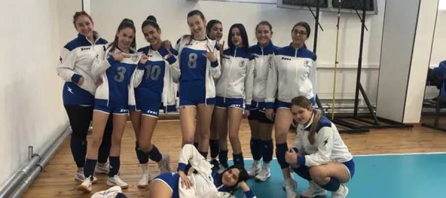 Основно изображение за Второ място на отбора по волейбол - девойки